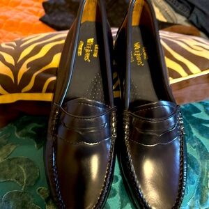 New w/o tags or box, GH Bass Weejun women’s black all leather penny loafers.